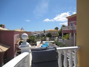 Bazén v ubytovaní SOMETHING SPECIAL LAS DUNAS 9 by RENTMEDANO pretty villa with sea view and pool alebo v jeho blízkosti