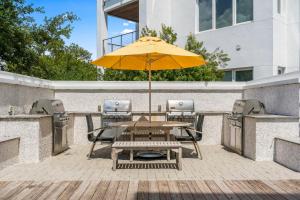 Balkón nebo terasa v ubytování The Pointe Unit 122 by 30A Escapes