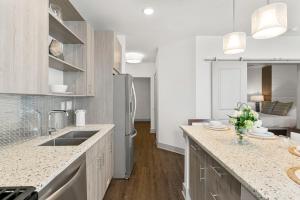 Kuchyň nebo kuchyňský kout v ubytování The Pointe Unit 122 by 30A Escapes
