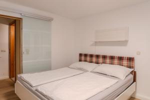 2 Bedroom Apartment with access to Attersee Lake客房内的一张或多张床位