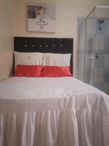 Ένα ή περισσότερα κρεβάτια σε δωμάτιο στο Valley Center Guest House +3 φωτογραφίες