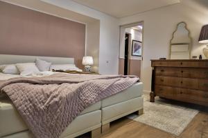Ein Bett oder Betten in einem Zimmer der Unterkunft Boutique Suites and Residences Heidelberg- Alte Zigarrenmanufaktur