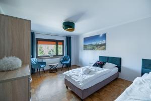 Posteľ alebo postele v izbe v ubytovaní Słoneczny dom w górach, Sauna, basen Karpacz Opawa + 27 fotografií