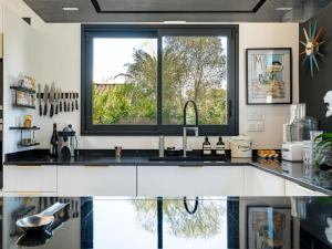 Køkken eller tekøkken på Villa Espérance by Interhome