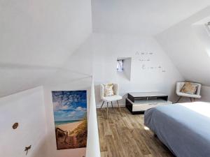Ένα ή περισσότερα κρεβάτια σε δωμάτιο στο Holiday Home La Trélennette by Interhome