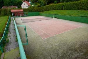 Tenis a/nebo squash v ubytování Penzion Ztracený mlýn nebo okolí