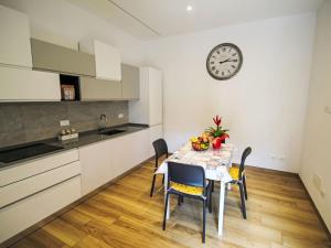 Η κουζίνα ή μικρή κουζίνα στο Apartment Via Nazionale by Interhome