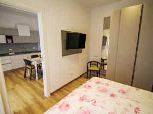 Η κουζίνα ή μικρή κουζίνα στο Apartment Via Nazionale by Interhome +21 φωτογραφίες