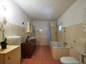 Łazienka w obiekcie Apartment Popa by Interhome