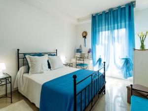 Ένα ή περισσότερα κρεβάτια σε δωμάτιο στο Apartment CaLella by Interhome