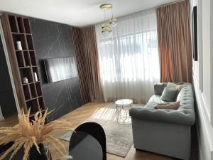 a living room with a couch and a tv at Luxury Pipera in Voluntari