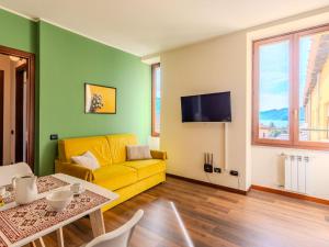 Μια τηλεόραση ή/και κέντρο ψυχαγωγίας στο Apartment Piazza San Giuseppe-3 by Interhome