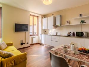 Η κουζίνα ή μικρή κουζίνα στο Apartment Piazza San Giuseppe-3 by Interhome +20 φωτογραφίες