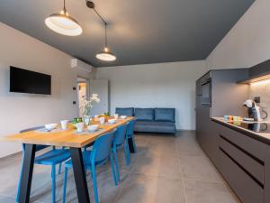 Η κουζίνα ή μικρή κουζίνα στο Holiday Home Cascina Luscai by Interhome
