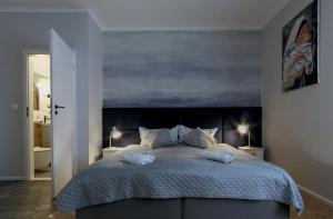 Posteľ alebo postele v izbe v ubytovaní Kana - Stylish Apartment in Kraków Pomorska - Close, WiFi, Smart TV