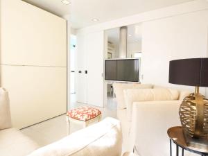 Μια τηλεόραση ή/και κέντρο ψυχαγωγίας στο Apartment Villino Sonia by Interhome