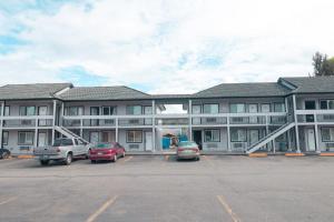 a large building with cars parked in a parking lot at Sumner Motor Inn in Sumner