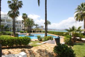 Πισίνα στο ή κοντά στο Cala de Oro atico en 1º línea con vistas by costablancarent