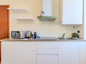Η κουζίνα ή μικρή κουζίνα στο Apartment Piazza San Giuseppe-1 by Interhome +19 φωτογραφίες
