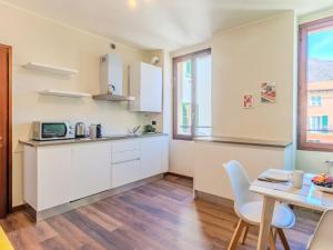 Η κουζίνα ή μικρή κουζίνα στο Apartment Piazza San Giuseppe-1 by Interhome