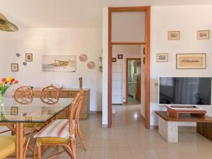 TV a/nebo společenská místnost v ubytování Holiday Home Vega by Interhome