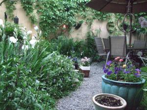 a garden with pots of flowers and an umbrella at Le 253 in Quebec City