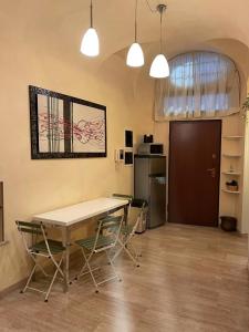 A kitchen or kitchenette at Piazza di Spagna Apartment