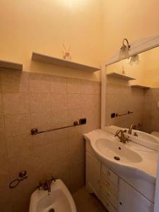 A bathroom at Piazza di Spagna Apartment