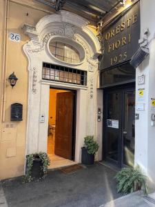The facade or entrance of Piazza di Spagna Apartment Még 32 kép