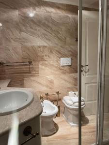 A bathroom at Piazza di Spagna Apartment