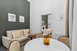 a living room with a couch and a table at City Center I At Stadtpark I 1 Minute to Metro in Vienna