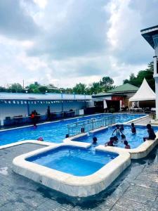 Bazén v ubytování Parc Aquatique de Nkappa nebo v jeho okolí