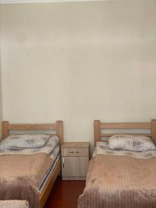 Letto o letti in una camera di Old Tower Guesthouse - kafe ushguli