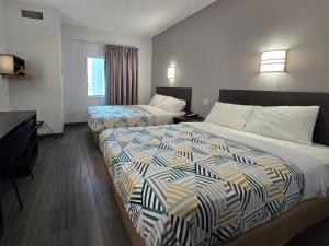 Postel nebo postele na pokoji v ubytování Motel 6-Joliet, IL - Chicago - I-55