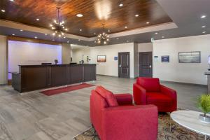 Posezení v ubytování Best Western Plus Hinton Inn & Suites + 37 fotografií
