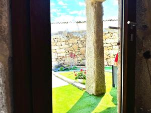 Albergue Turistico En Armenteira A Fragua do Ferreiro外面的花园