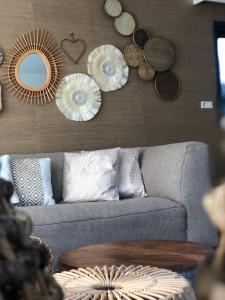 Χώρος καθιστικού στο Ibiza Chalet met verwarmde zwembad en wifi