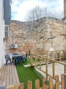 Φωτογραφία από το άλμπουμ του Charmant T2 cosy avec sauna privé & cour en plein cœur de la ville σε Αζάν