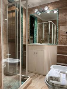 A bathroom at Piazza di Spagna Apartment