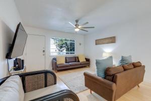 Televisyen dan/atau pusat hiburan di - Pool - Cozy Lux 3bd apt - Austin