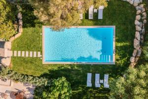Bazén v ubytovaní Stazzo San Teodoro L'Olivastro Piscina Condivisa alebo v jeho blízkosti