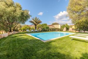 Bazén v ubytovaní Stazzo San Teodoro L'Olivastro Piscina Condivisa alebo v jeho blízkosti