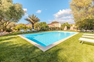 Bazén v ubytovaní Stazzo San Teodoro L'Olivastro Piscina Condivisa alebo v jeho blízkosti