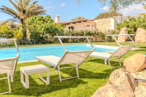 Bazén v ubytovaní Stazzo San Teodoro L'Olivastro Piscina Condivisa alebo v jeho blízkosti