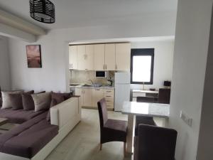 Dapur atau dapur kecil di Ulcinj Vibes & Waves Apartment