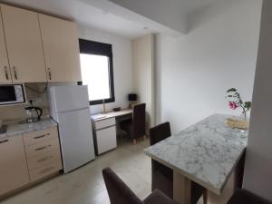Dapur atau dapur kecil di Ulcinj Vibes & Waves Apartment