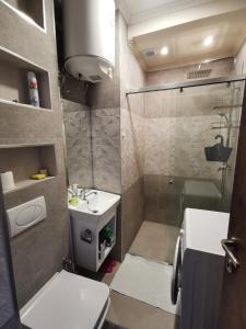 Bilik mandi di Ulcinj Vibes & Waves Apartment