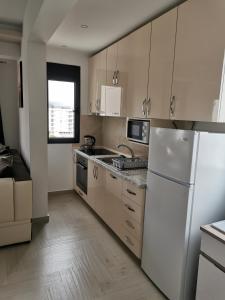 Dapur atau dapur kecil di Ulcinj Vibes & Waves Apartment