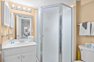 Vannituba majutusasutuses Direct Ocean Front 3BR 3BA Beach Front
