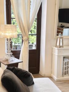 a living room with a window and a couch at Contessa Reina in Como